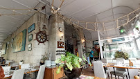 Atmosphère du Restaurant de fruits de mer LA MARÉE, Restaurant de Poissons et Fruits de Mer à La Rochelle - n°11