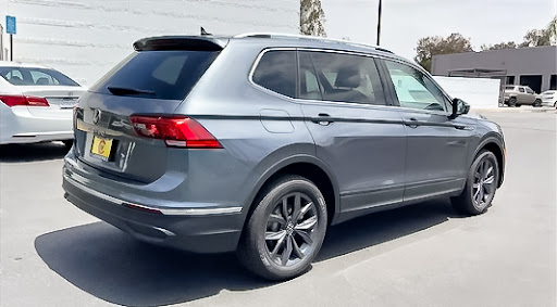 Volkswagen Dealer «CardinaleWay Volkswagen», reviews and photos, 2603 Wardlow Rd, Corona, CA 92882, USA