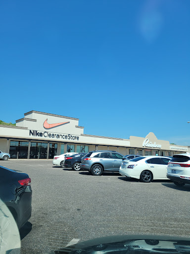 Clothing Store «Nike Clearance Store», reviews and photos, 4099 S Plaza Dr, Memphis, TN 38116, USA