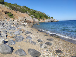 Foto von Pepples beach mit geräumige küstenlinie