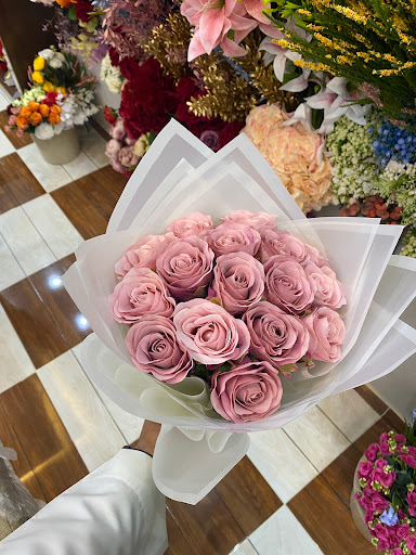 أزهار وارفة لتنسيق الورود والهدايا 