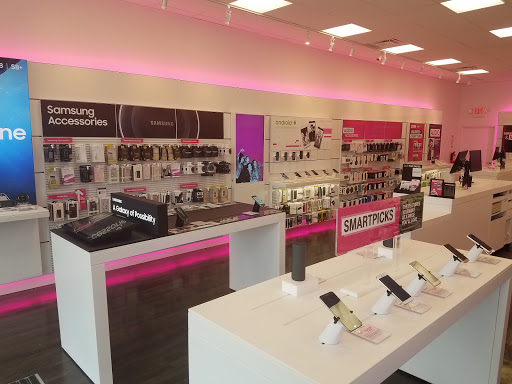 Cell Phone Store «T-Mobile», reviews and photos, 271 E Swedesford Rd, Wayne, PA 19087, USA