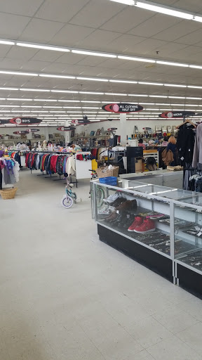 Thrift Store «Value World», reviews and photos, 11900 Detroit Ave, Lakewood, OH 44107, USA