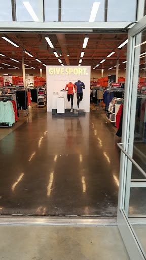 Sporting Goods Store «Nike Factory Store», reviews and photos, 25 Meadow Cir Dr, Lake St Louis, MO 63367, USA