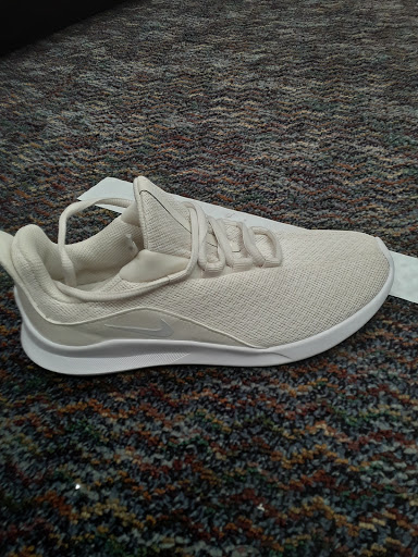 Shoe Store «Shoe Carnival», reviews and photos, 5161 Hinkleville Rd, Paducah, KY 42001, USA