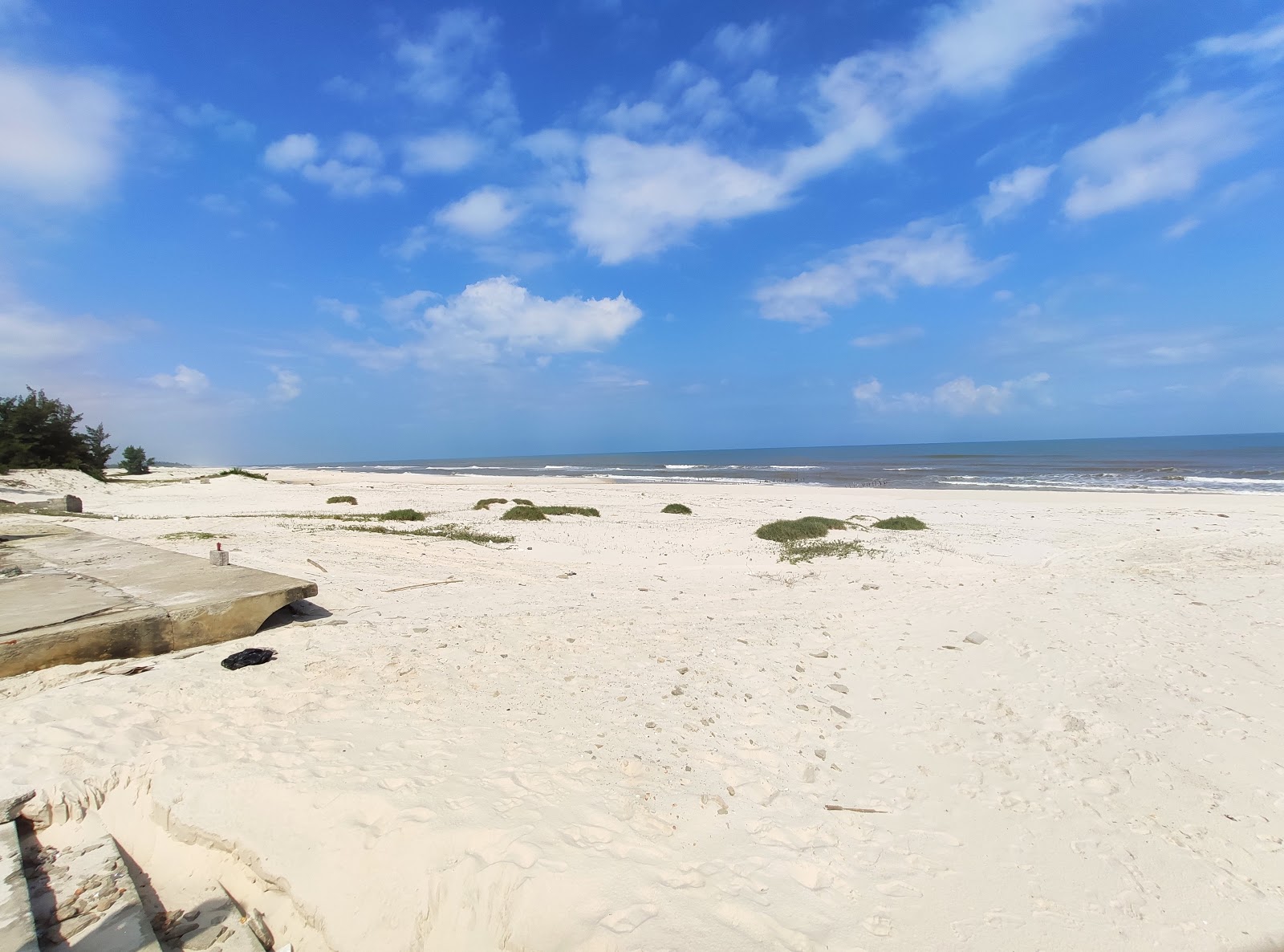 Photo de Le Thuy Beach avec l'eau cristalline de surface
