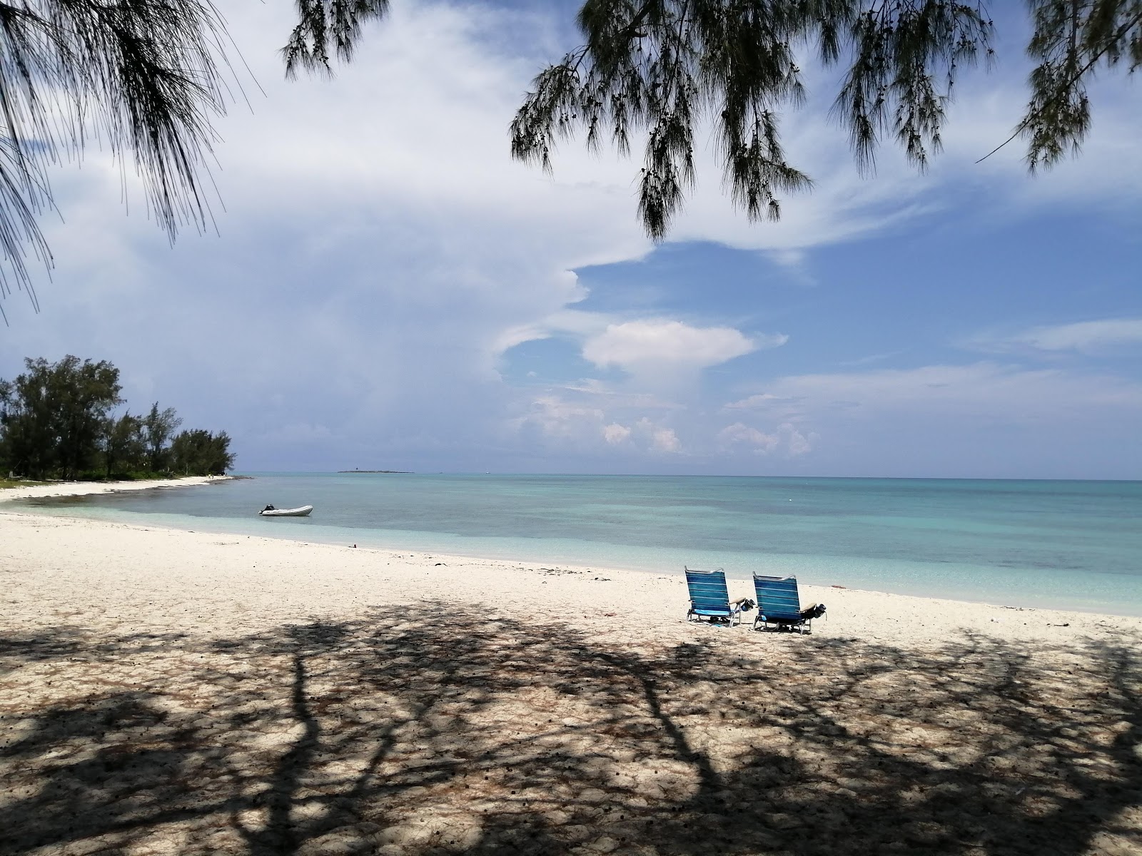 Foto de Jaw's beach com água cristalina superfície