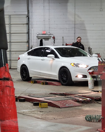 Tire Shop «Discount Tire Store - Joliet, IL», reviews and photos, 1719 W Jefferson St, Joliet, IL 60435, USA