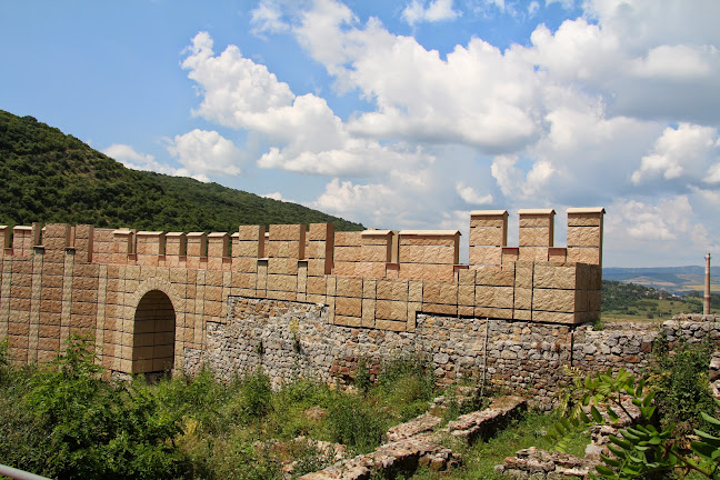Средновековна крепост Перник