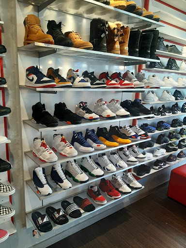 Clothing Store «Bobby Sportswear», reviews and photos, 508 5th Ave, Brooklyn, NY 11215, USA