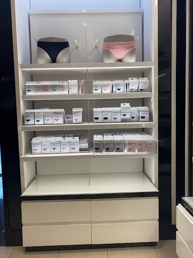 Sportswear Store «lululemon», reviews and photos, 8702 Keystone Crossing #21, Indianapolis, IN 46240, USA