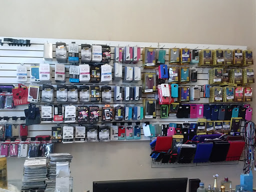 Cell Phone Store «WeBuyUCell», reviews and photos, 651 E Main St #9b, Haines City, FL 33844, USA