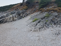 Photo de beach Ellinika avec petite baie