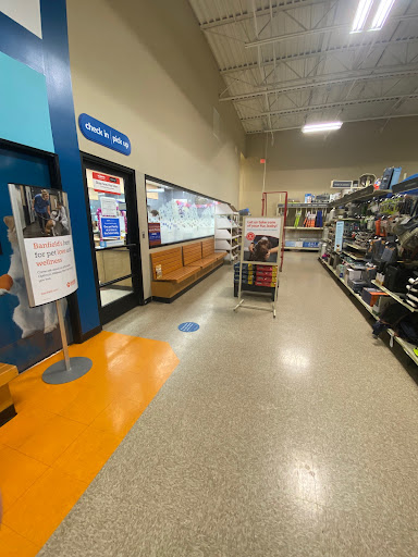 Pet Supply Store «PetSmart», reviews and photos, 730 S Sepulveda Blvd, El Segundo, CA 90245, USA