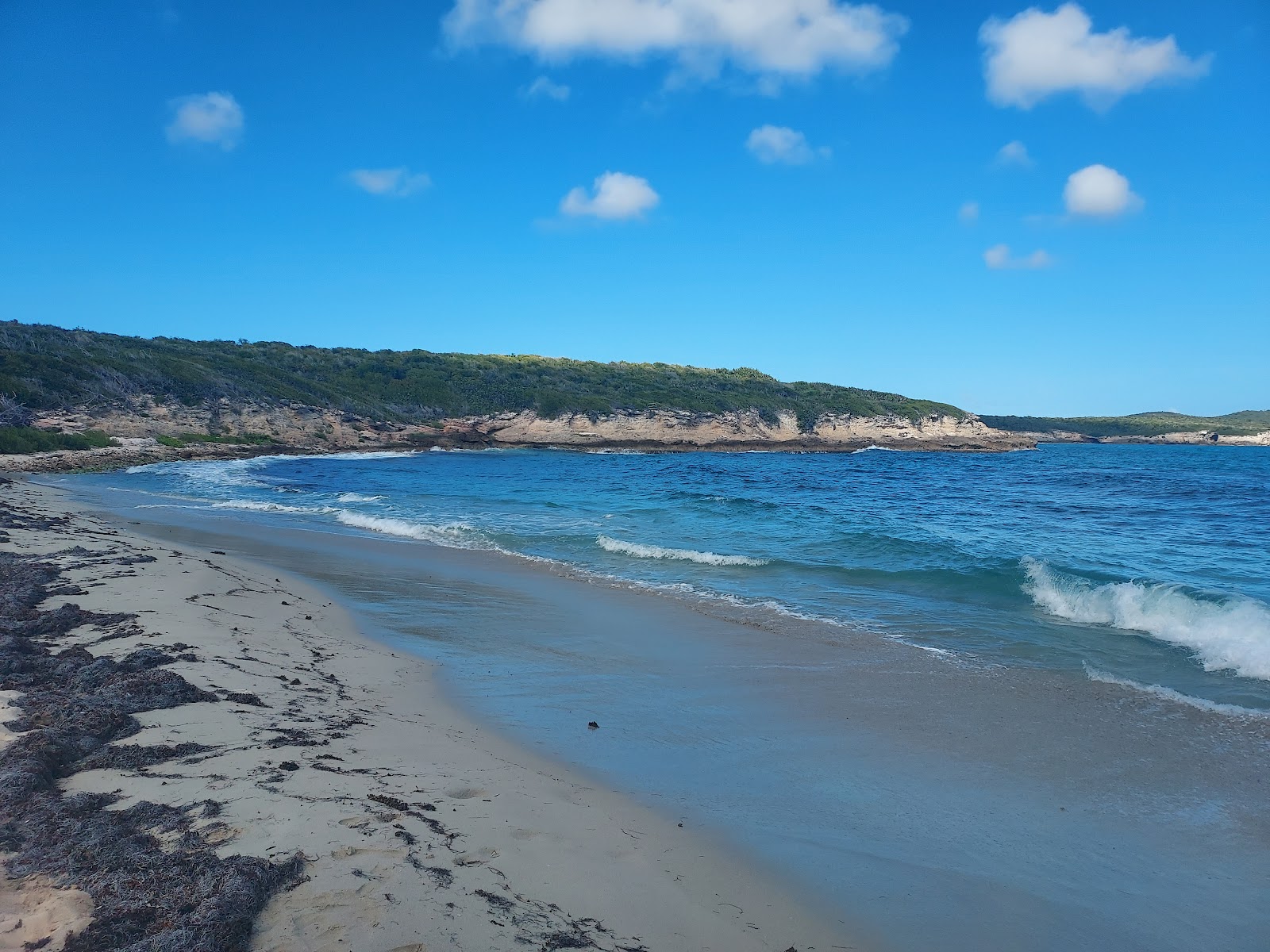 Puerto Ferros beach的照片 带有小海湾