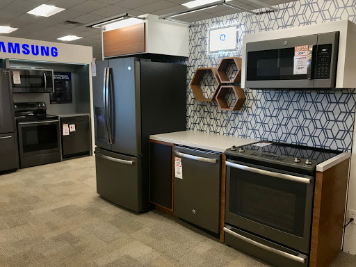 Appliance Store «Famous Tate Appliance & Bedding Centers», reviews and photos, 4520 E Bay Dr, Clearwater, FL 33764, USA