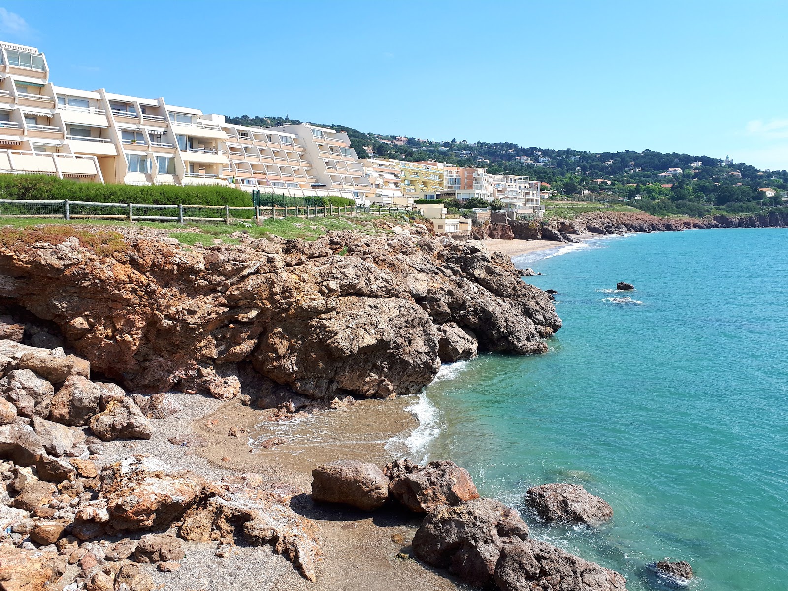 Foto von Crique de la Nau Plage mit geräumige küstenlinie