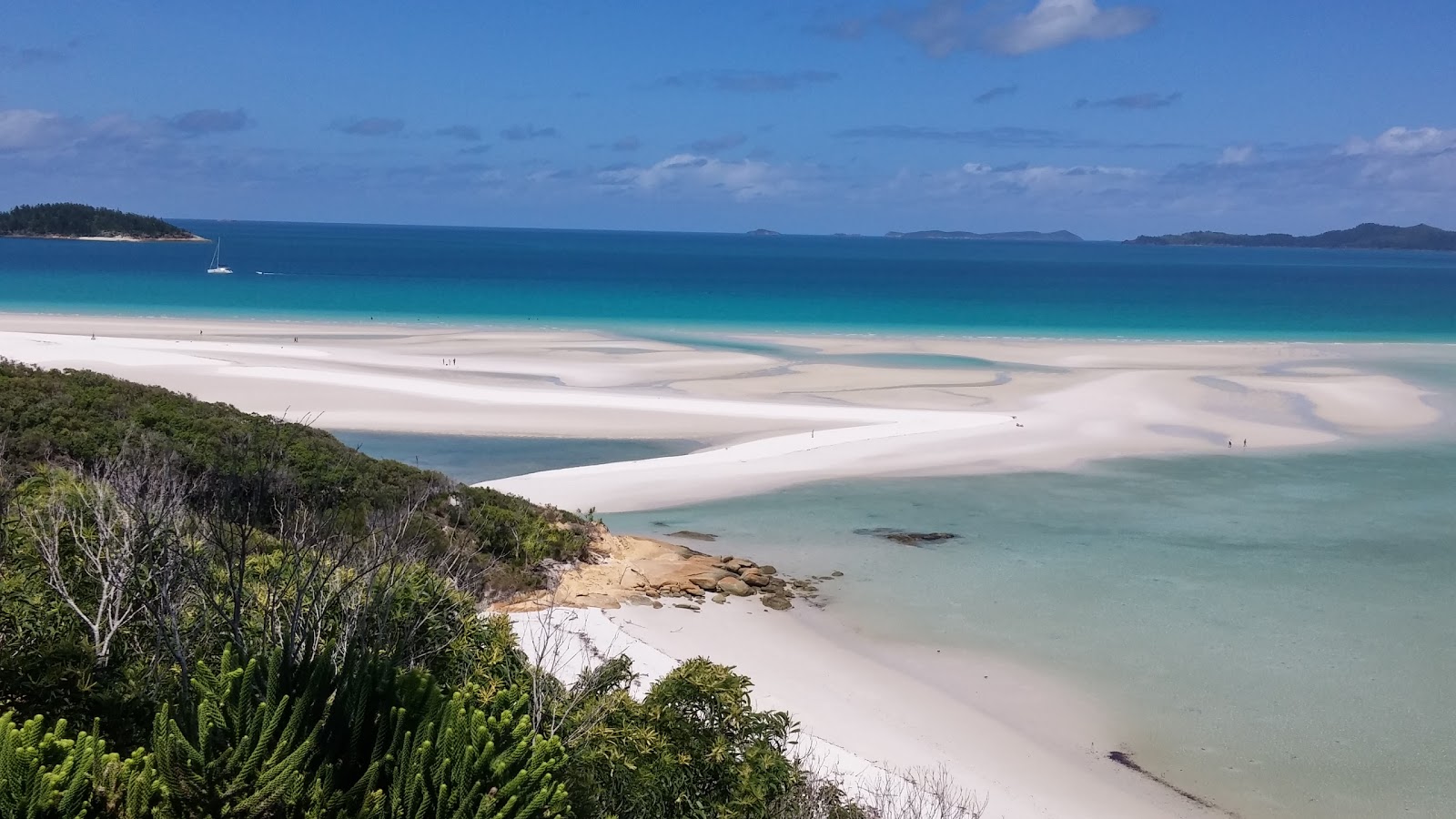 Hill Inlet Lookout Beach的照片 被山脉环绕