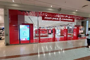 Perfumes & Companhia image