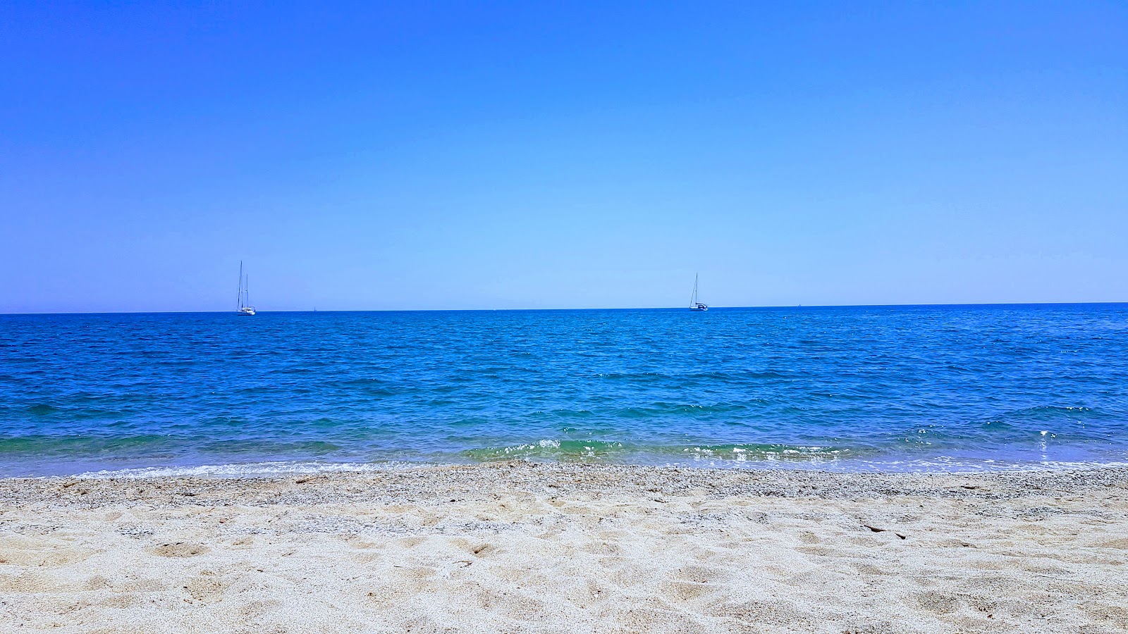 Foto von St Marie wild beach mit geräumige küstenlinie