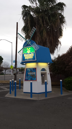 Grocery Store «Grocery Outlet Bargain Market», reviews and photos, 825 W 11th St, Tracy, CA 95376, USA