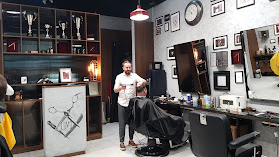 Uomo Barber Shop
