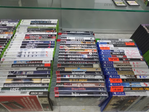 Pawn Shop «SILVER LINING JEWELRY AND LOAN GRESHAM», reviews and photos, 300 SE 181st Ave, Portland, OR 97233, USA