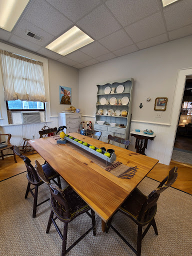 Antique Furniture Store «Hip and Humble», reviews and photos, 401 E Main St, Berryville, VA 22611, USA