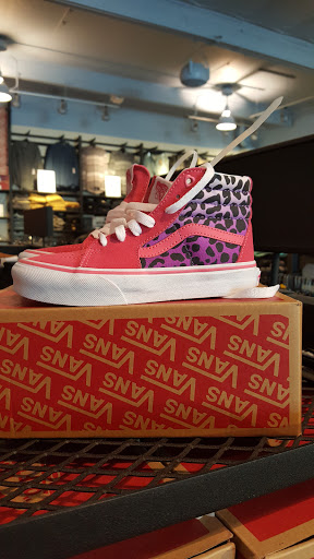 Shoe Store «Vans», reviews and photos, 485 N Tustin St, Orange, CA 92867, USA