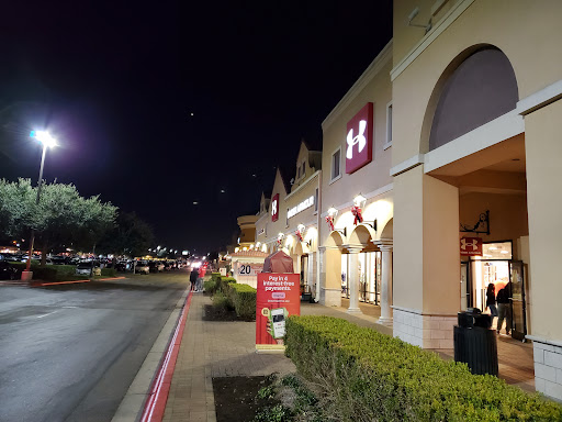 Clothing Store «Under Armour Factory House», reviews and photos, 3939 S Interstate Hwy 35 #650, San Marcos, TX 78666, USA