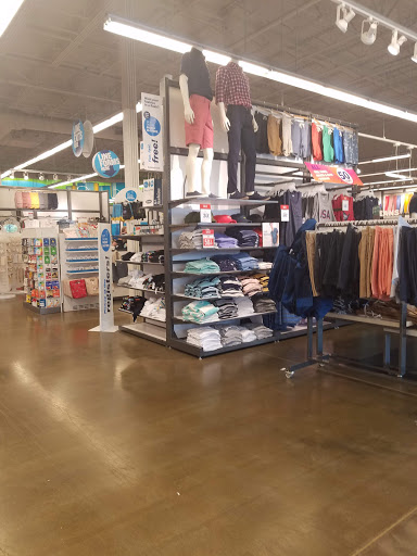 Clothing Store «Old Navy», reviews and photos, 1025 Veterans Pkwy, Clarksville, IN 47129, USA