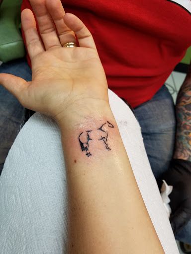 Tattoo Shop «Artageous Ink Tattoo Studio», reviews and photos, 1035 Main St #1, Green Bay, WI 54301, USA