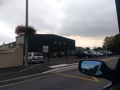 Photo 1 - Garage Renault | Concessionnaire automobile Bucy le Long