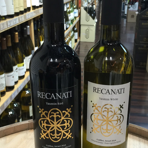 Liquor Store «Roslyn Wine & Liquor (Liquor Store)», reviews and photos, 1366 Old Northern Blvd, Roslyn, NY 11576, USA