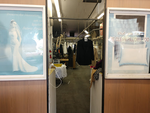 Dry Cleaner «Plaza Del Sol Cleaners», reviews and photos, 10763 W Peoria Ave, Sun City, AZ 85351, USA