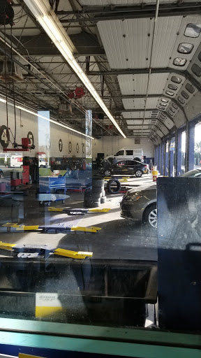 Auto Parts Store «Pep Boys Auto Parts & Service», reviews and photos, 11456 Washington Blvd, Whittier, CA 90606, USA