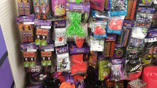 Dollar Store «Dollar Tree», reviews and photos, 950 American Legion Hwy, Boston, MA 02131, USA