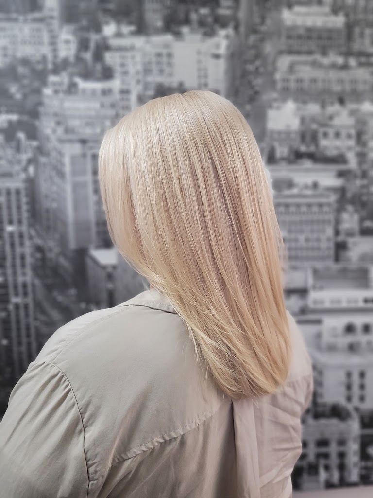 Kelci Lyn Salon 49037