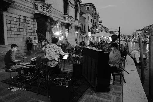 LAGUNA LIBRE Ecosteria della cultura & Risto World Jazz Club