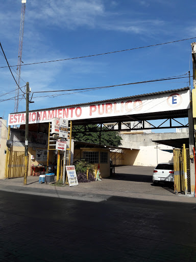 Estacionamiento Publico Apec