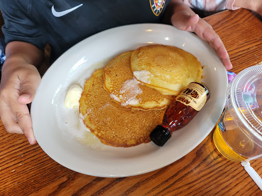 American Restaurant «Cracker Barrel Old Country Store», reviews and photos, Celebration Dr, Suwanee, GA 30024, USA