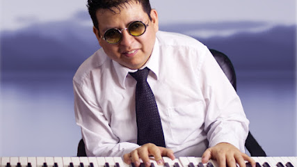 Justin Sanz Band ,Piano Lessons and Music Producer