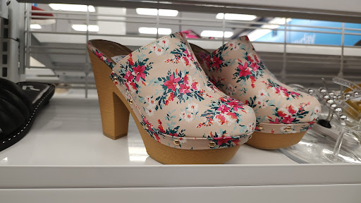 Sporting Goods Store «Big 5 Sporting Goods - Riverside», reviews and photos, 10251 Magnolia Ave, Riverside, CA 92503, USA