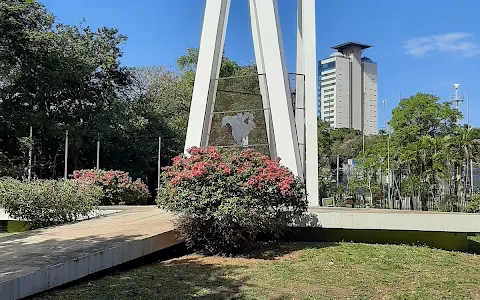 Plaza de las Américas image