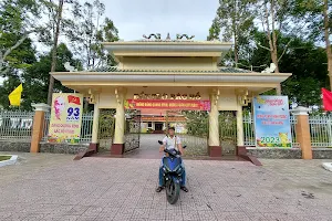 Đền Thờ Bác Hồ Xã Lương Tâm image