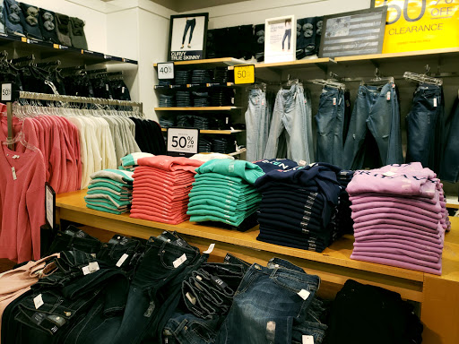 Clothing Store «Gap Outlet», reviews and photos, 264 W 125th St, New York, NY 10027, USA