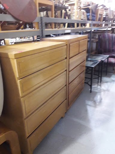 Home Goods Store «New Uses», reviews and photos, 1228 N Roselle Rd, Schaumburg, IL 60195, USA