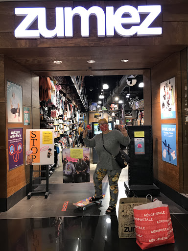 Zumiez