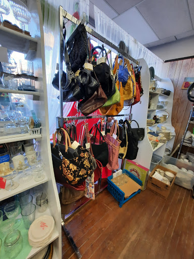 Thrift Store «Church Mouse Thrift Shoppe», reviews and photos, 26 1/2 W Broad St, Newton Falls, OH 44444, USA