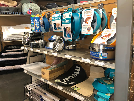 Pet Supply Store «Mud Bay», reviews and photos, 2750 77th Ave SE, Mercer Island, WA 98040, USA